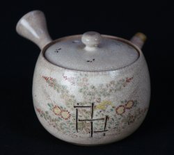 Kutani tea pot 1900