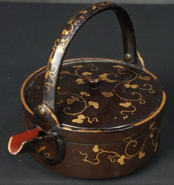 Lacquer vessel 1800