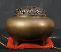 Minimalist bronze Koro 1950