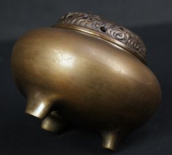 Minimalist bronze Koro 1950