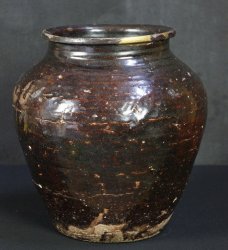 Mino Tsubo tea vase 1600