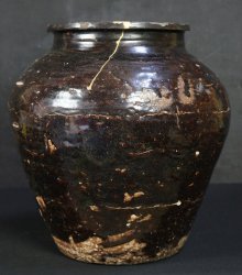 Mino Tsubo tea vase 1600