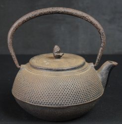 Nambu cast iron kettle 1950