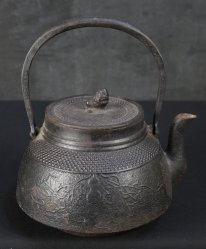 Nambu iron kettle 1900