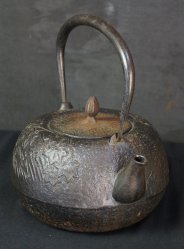 Nambu spring kettle 1950s