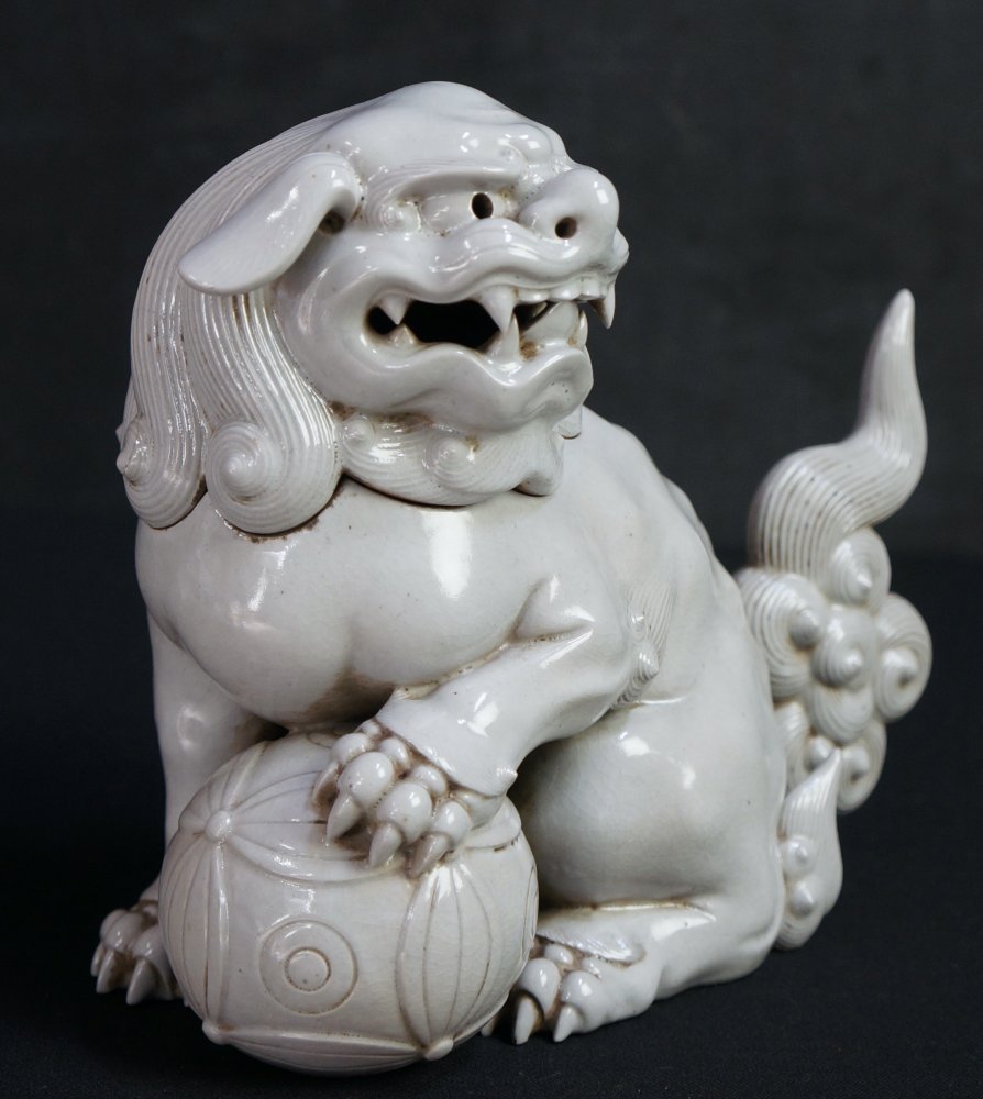 Antique Japan Shiro-bizen ceramic sculpture Shishi-Koro