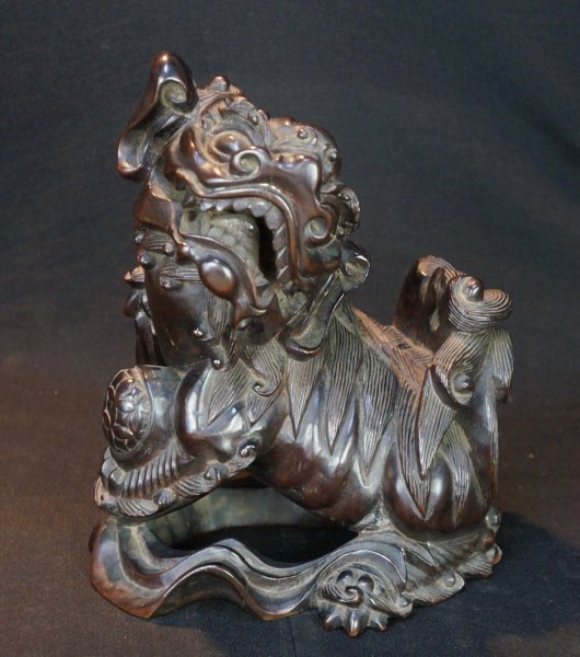 Shishi lion carving 1890s