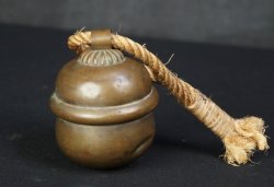 Suzu temple pray bell1880