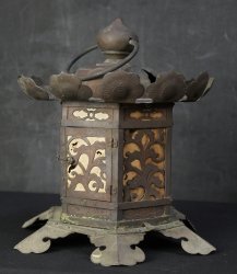 Tsuriandon temple lantern 1835