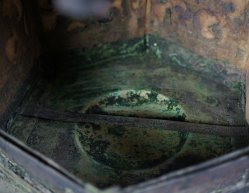 Tsuriandon temple lantern 1835