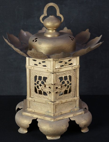 Tsuridoro temple lamp1900