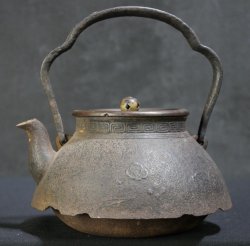 Tsuru Nmbu kettle 1800s