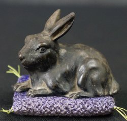 Usagi paper weight rabbit1920