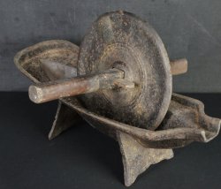 Yagen antique grinder 1700