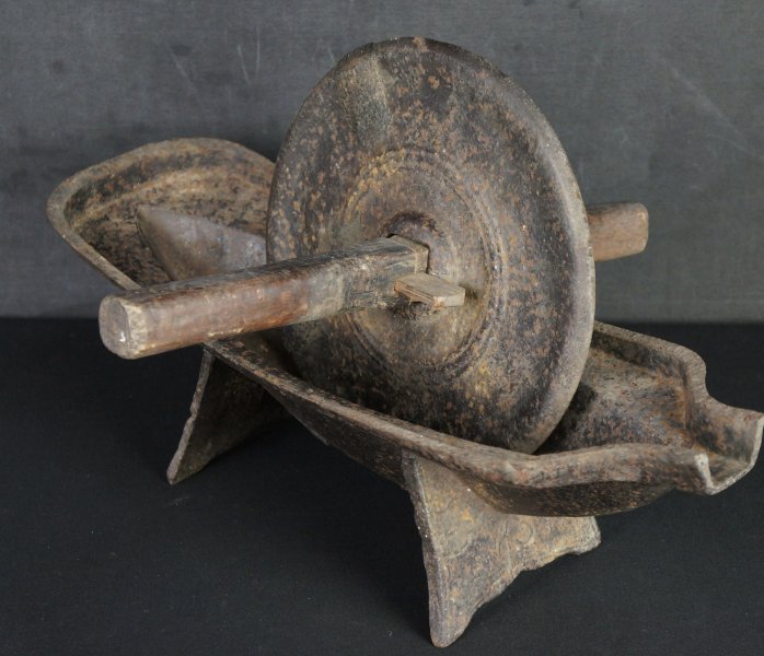 Yagen antique grinder 1700