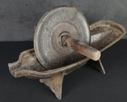 Yagen antique grinder 1700