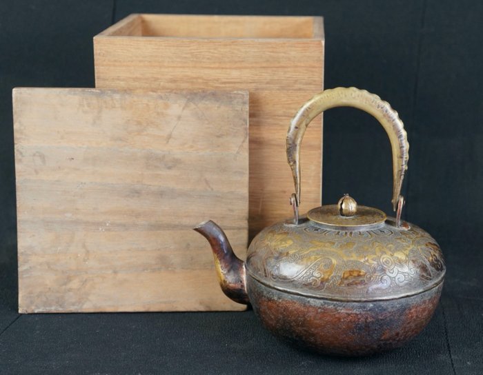 Yakan kettle 1800s